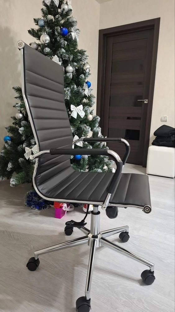 Компьютерное кресло Reus pu black / chrome фото покупателя 25
