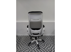 Компьютерное кресло Burgos белое из шоурума 7