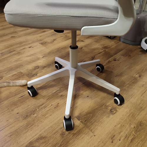 Компьютерное кресло Konfi light gray / white фото покупателя 180