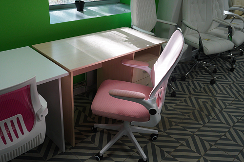 Компьютерное кресло Konfi pink / white из шоурума 3