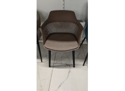 Пластиковый стул Crocs white / black из шоурума 1