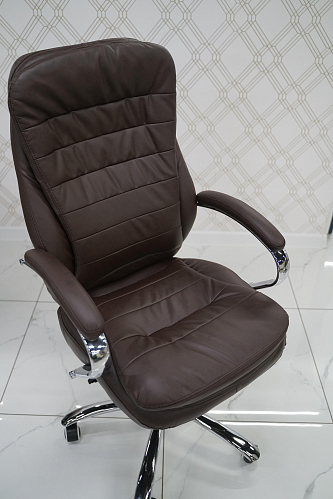 Компьютерное кресло Tomar коричневое из шоурума 2
