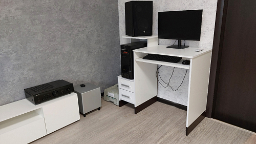 Стол компьютерный Джаз-24 правый белый фото покупателя 110