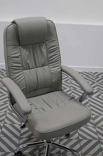 Компьютерное кресло Rik white из шоурума 2