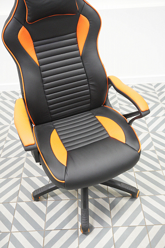 Компьютерное кресло Leon черное / оранжевое из шоурума 1
