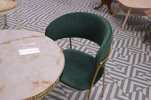 Деревянный стол Dorian 70x75 бежевый / золотой из шоурума 2