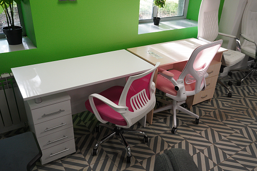 Компьютерное кресло Ergoplus белое / розовое из шоурума 5