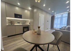 Стул на металлокаркасе Gabi 1 бежевый / черный с серебряными наконечниками фото покупателя 558